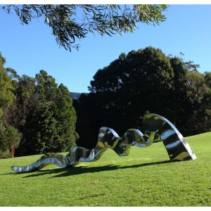 FLOW-Large-800cm-POLISHED--STAINLESS-STEEL-[stainless-steel,landmark]-stephen-Coburn-large-garden-sculpture