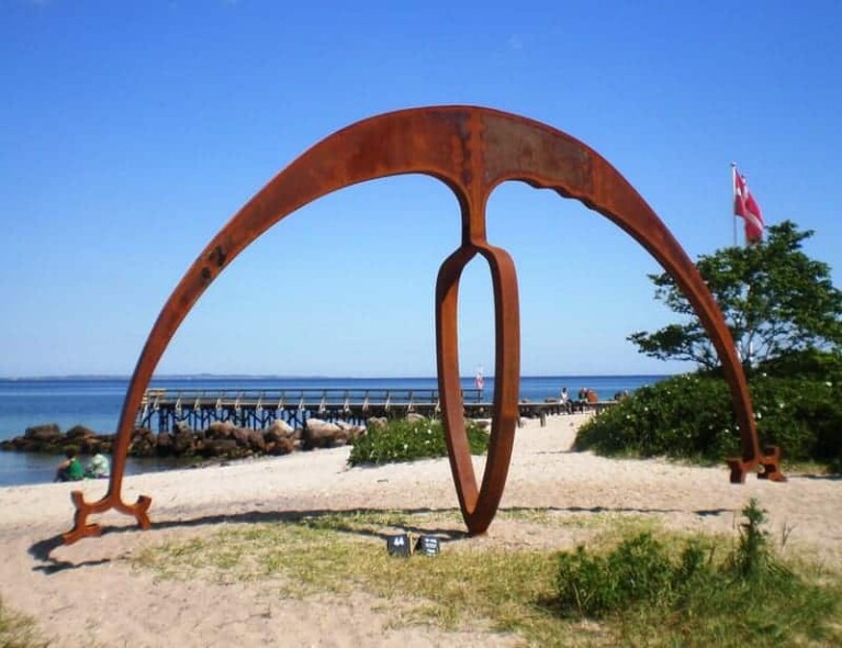 Corten Steel Landmark Sculpture – Horizon Figure VIII by Greg Johns, 290x400x70cm - view 2