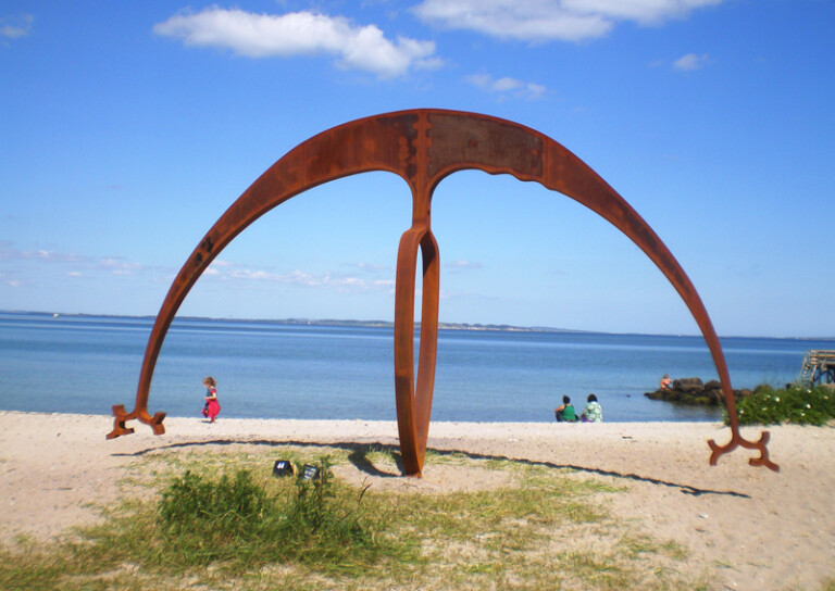 Corten Steel Landmark Sculpture – Horizon Figure VIII by Greg Johns, 290x400x70cm - view 3