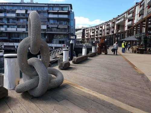 Stainless Steel Chain-Link Sculpture – Link 5, D link by Michael Van Dam, 180x100x100cm | ARTpark Australia
