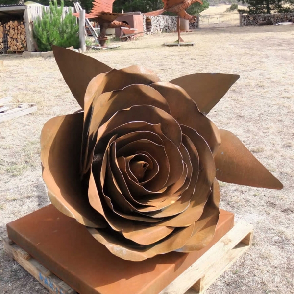 Roses-150cm-Fabricated-Steel-[Outdoor,Corten]Kooper-Folko-australian-flower-sculpture-outdoor-garden-art-leaves-nature
