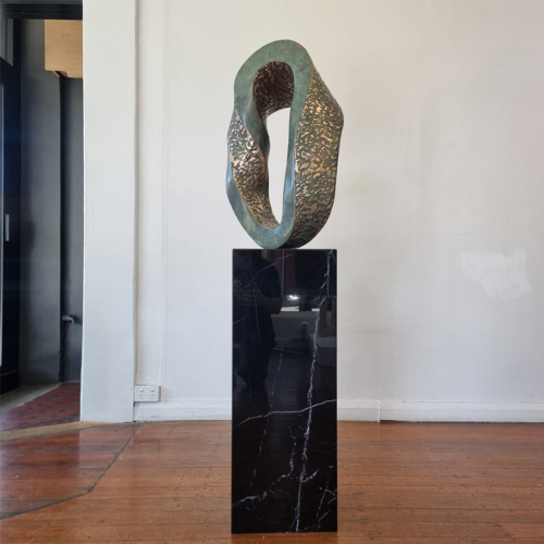 Bronze Abstract Sculpture – Mobius Curve by Robin Holliday, 60x30x28cm | ARTpark Australia
