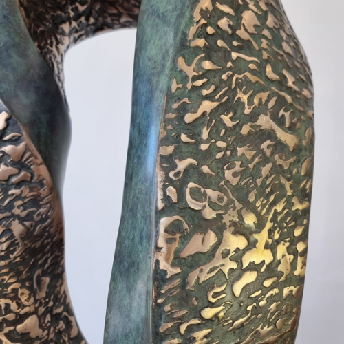 Bronze Abstract Sculpture – Mobius Curve by Robin Holliday, 60x30x28cm | ARTpark Australia