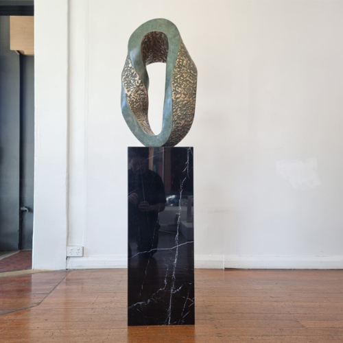 Bronze Abstract Sculpture – Mobius Curve by Robin Holliday, 60x30x28cm | ARTpark Australia