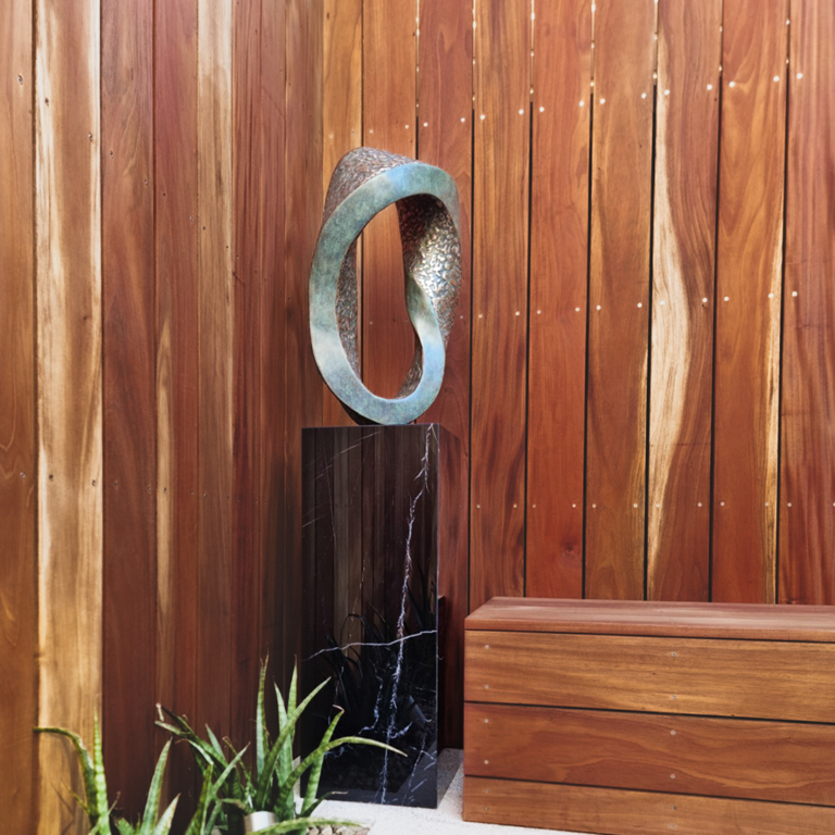 Bronze Abstract Sculpture – Mobius Curve by Robin Holliday, 60x30x28cm - view 8