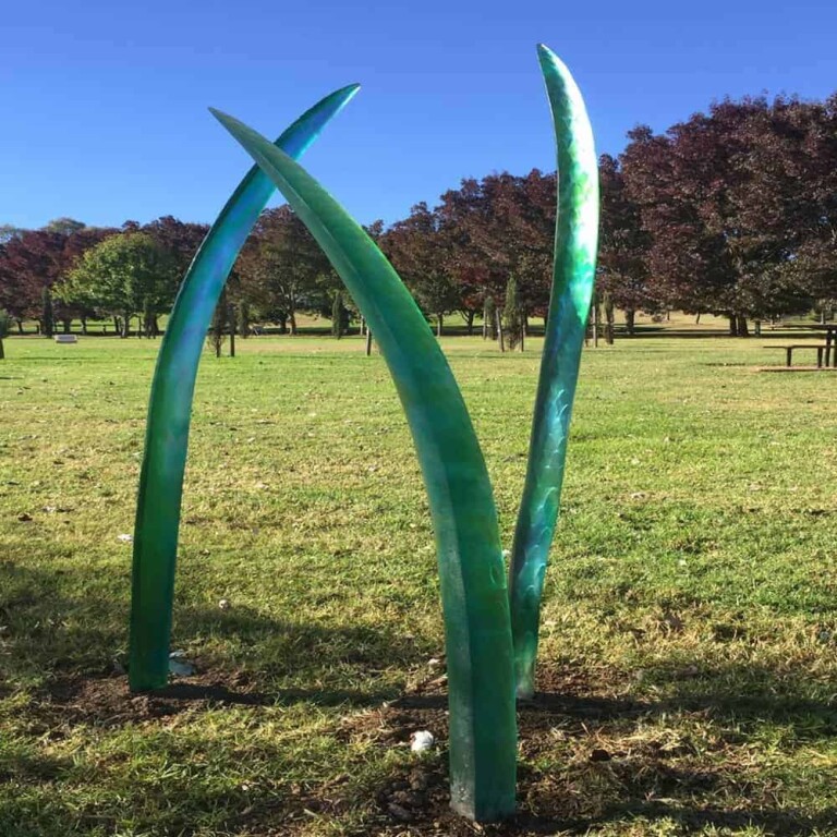 Cast Glass Abstract Sculpture – New Fronds by Sallie Portnoy, 220x25cm - view 2