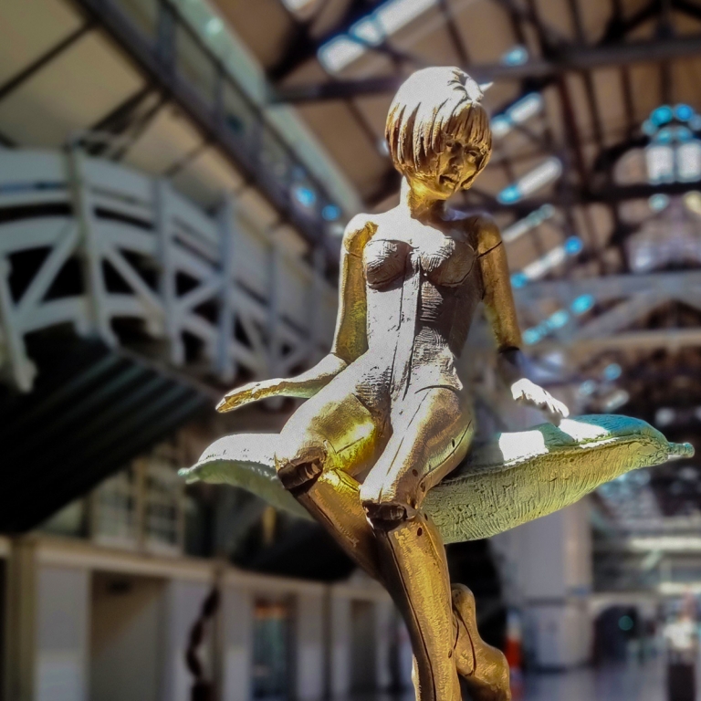 Bronze Figurative Sculpture – Soft Landing by Stephen Glassborow, 180x50x55cm - view 4