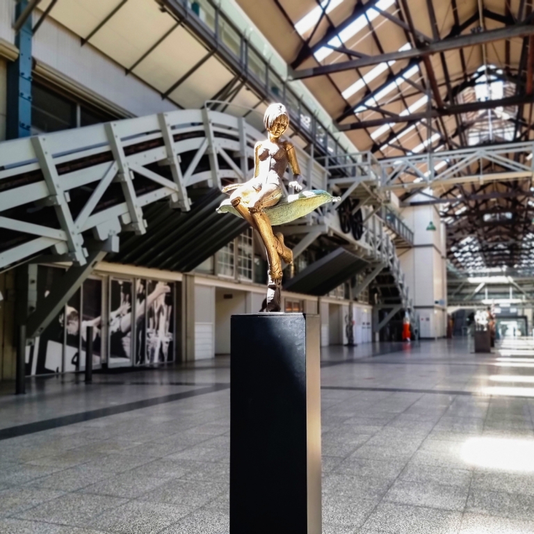 Bronze Figurative Sculpture – Soft Landing by Stephen Glassborow, 180x50x55cm - view 6