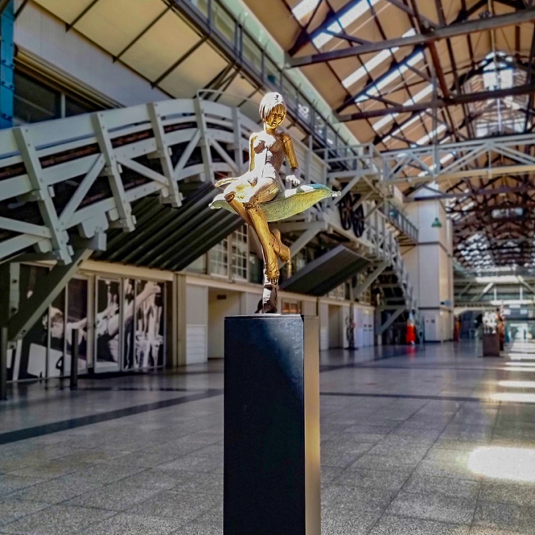 Bronze Figurative Sculpture – Soft Landing by Stephen Glassborow, 180x50x55cm - view 8