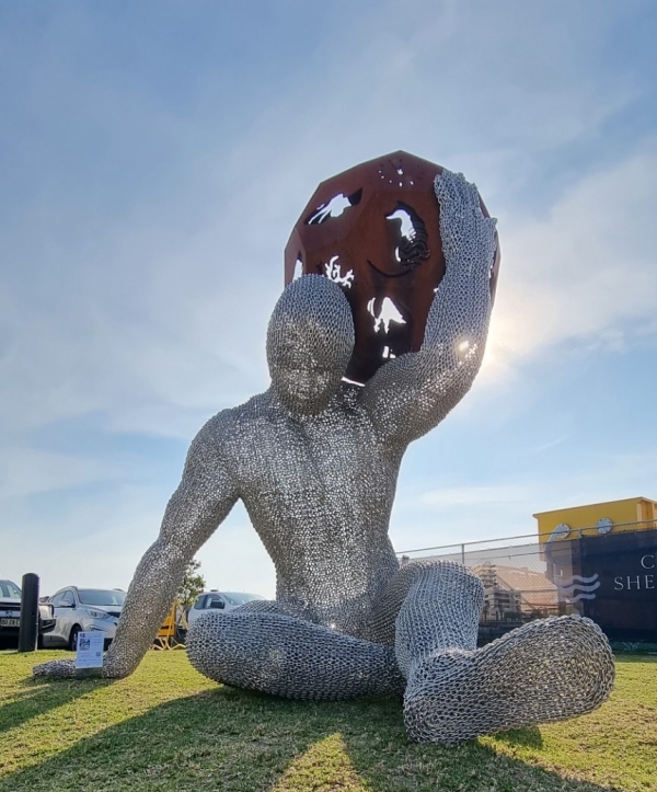 large figure public art sculpture
