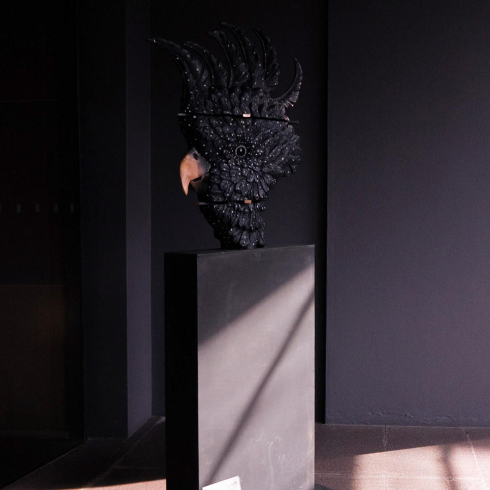 black cockatoo sculpture