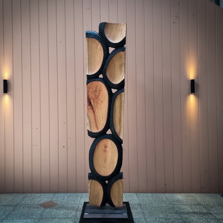 Meji (wall sculpture) by Lucas Guilbert - Timber interior totem sculpture - view 3