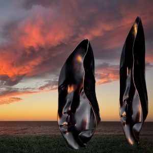 sonia payes bronze sculpture woolloomooloo sculpture-walk