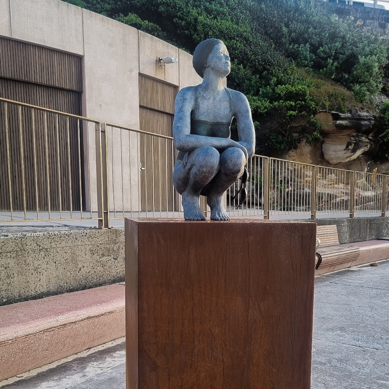 Bronze Figurative Sculpture – Halycon Days by Mela Cooke, 70x31x37cm - view 4