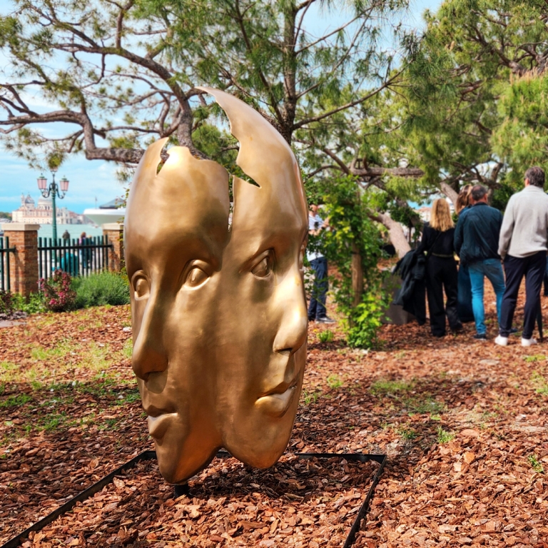 Bronze Figurative Sculpture – Woman in Bronze by Sonia Payes, 180x90x90cm - view 7