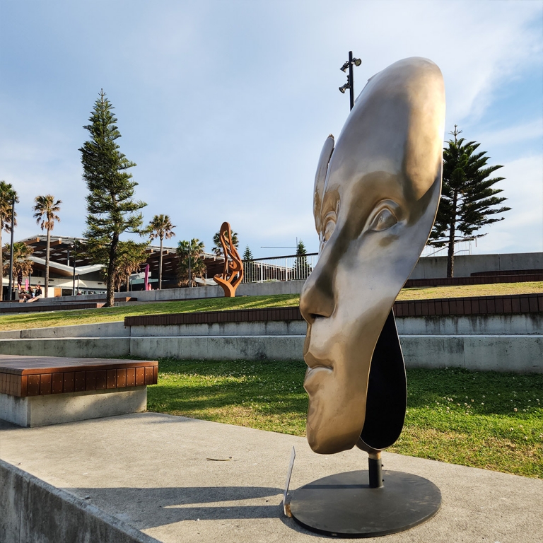 Bronze Figurative Sculpture – Woman in Bronze by Sonia Payes, 180x90x90cm - view 3