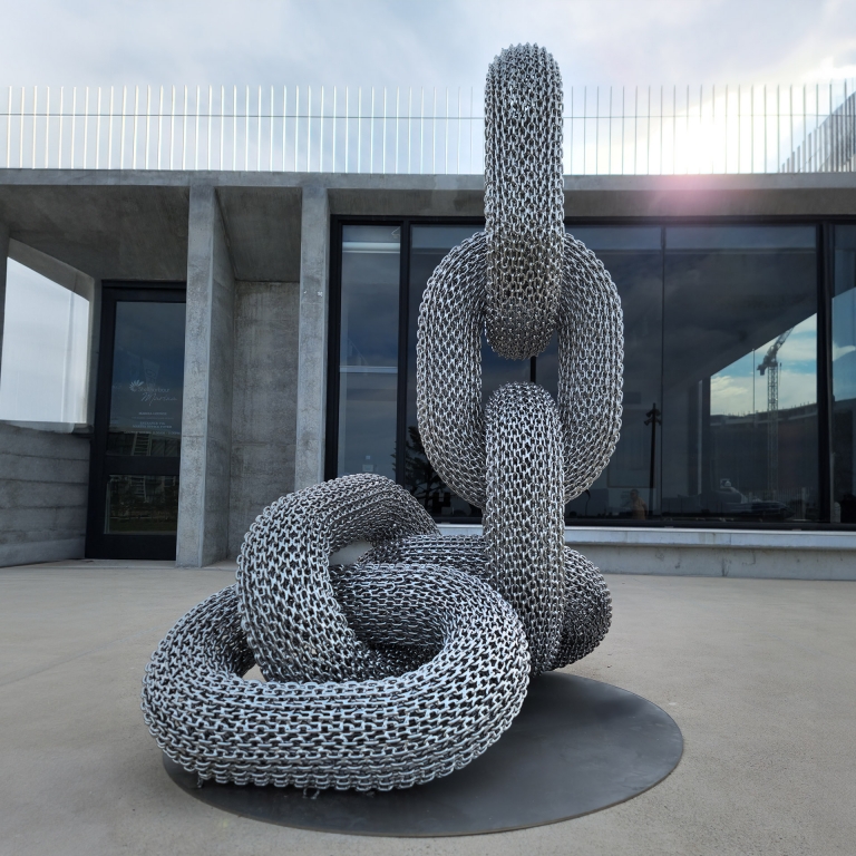 Stainless Steel Chain-Link Sculpture – Link 6 by Michael Van Dam, 185x100x100cm - view 2