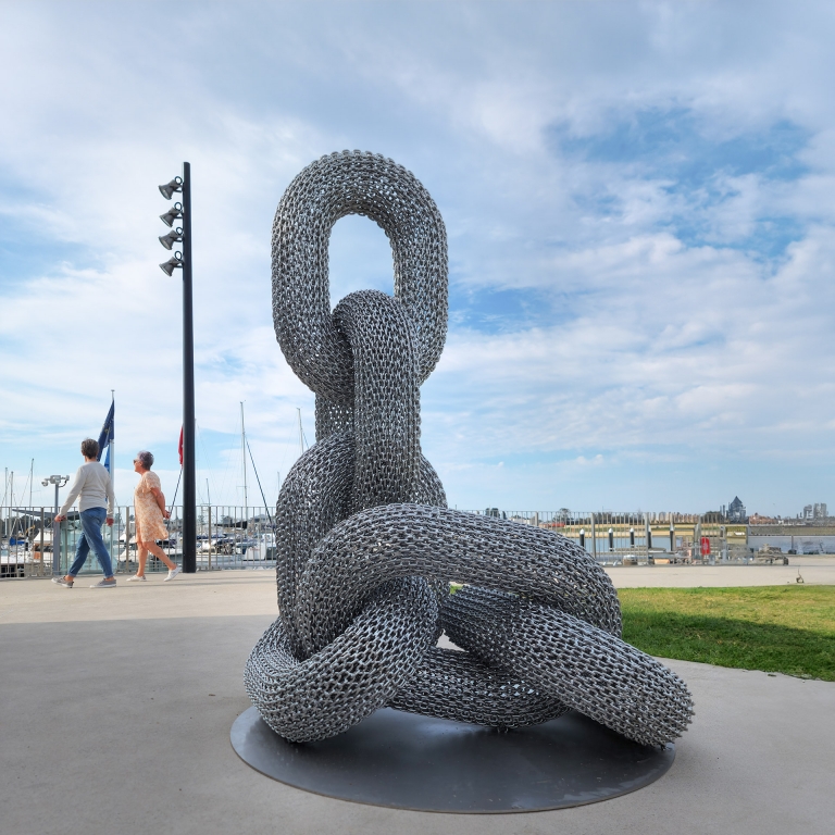 Stainless Steel Chain-Link Sculpture – Link 6 by Michael Van Dam, 185x100x100cm - view 3