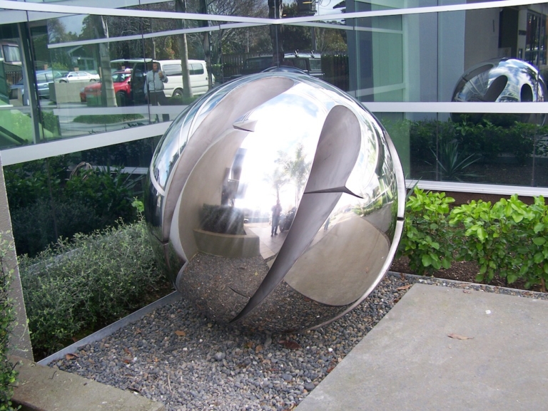 Nice Round Figure # 4 by David McCracken - Fabricated steel garden landmark sculpture, 160cm Diam