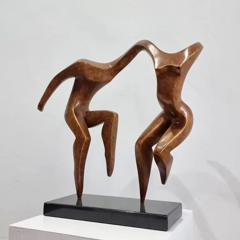 Bronze Figurative Sculpture – Rock n Roll by Michael Vaynman, 43x46x15cm - view 2