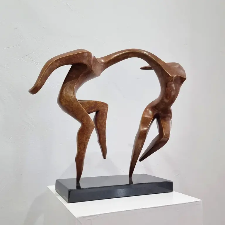 Bronze Figurative Sculpture – Rock n Roll by Michael Vaynman, 43x46x15cm - view 3