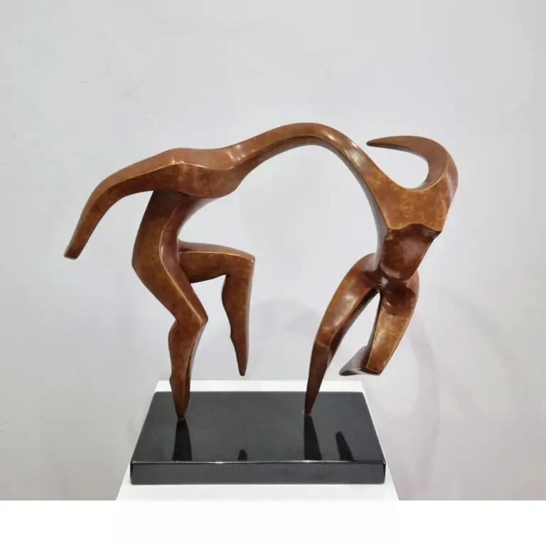 Bronze Figurative Sculpture – Rock n Roll by Michael Vaynman, 43x46x15cm - view 4