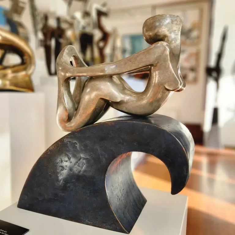 Bronze Figurative Sculpture – The Ark by Michael Vaynman, 51x25x25cm - view 2
