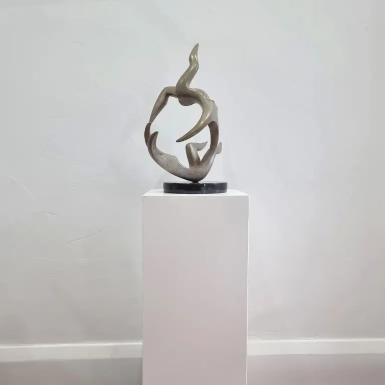 Bronze Figurative Sculpture – Topsy Turvy by Michael Vaynman, 38x38x49cm - view 9