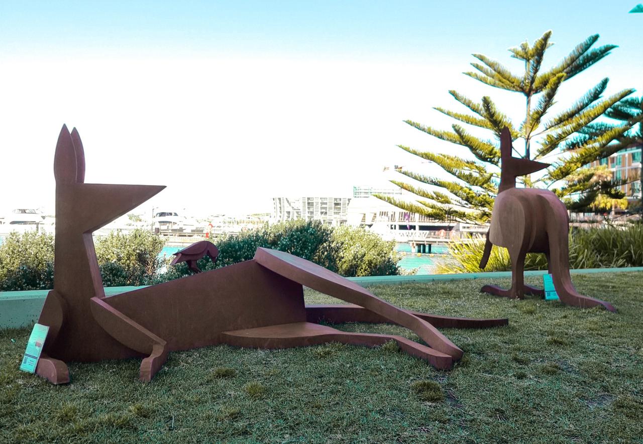 kangaroo sculpture statue