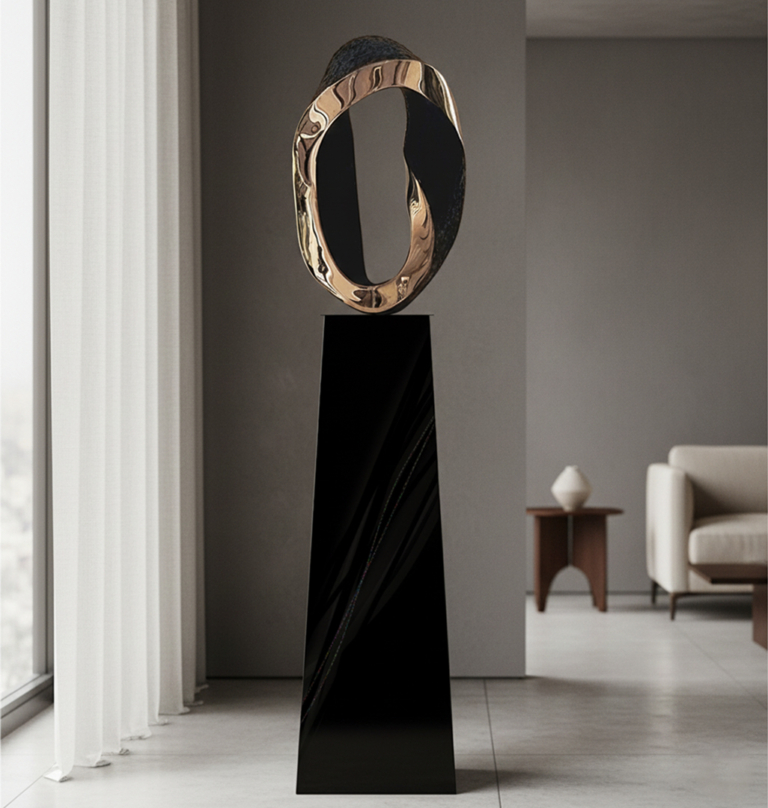 Bronze Abstract Sculpture – Mobius Curve by Robin Holliday, 60x37x32cm - view 2
