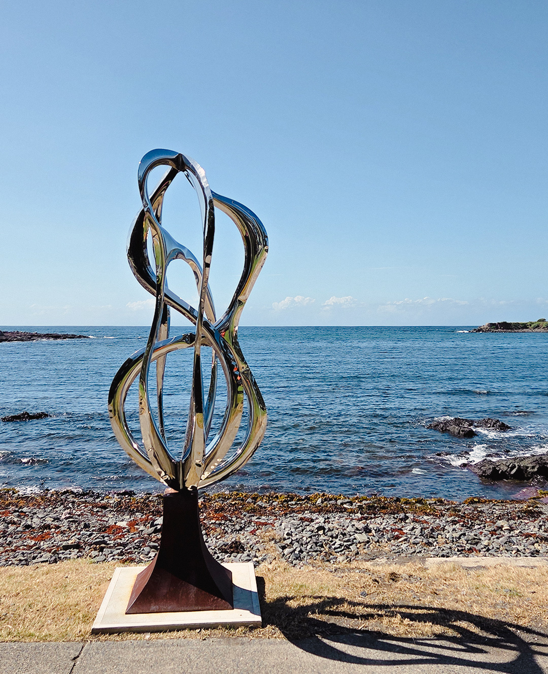 kiama sculpture walk, metal garden sculpture - public art