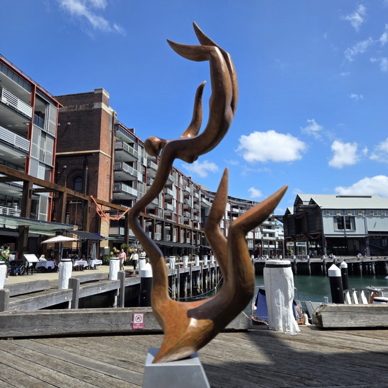Bronze Figurative outdoor Sculpture – Hope by Michael Vaynman, 250cm - view 2
